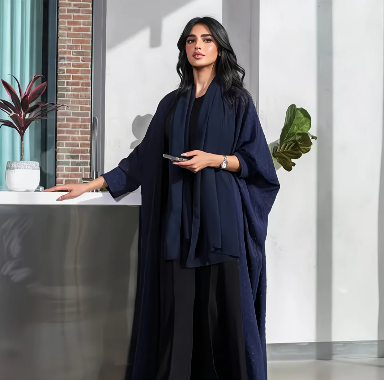 Abaya Amira — Élégance Satinée et Raffinement Moderne