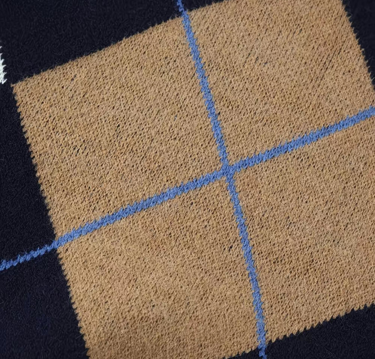 Pull Motif Argyle – Bleu Marine, Camel & Blanc