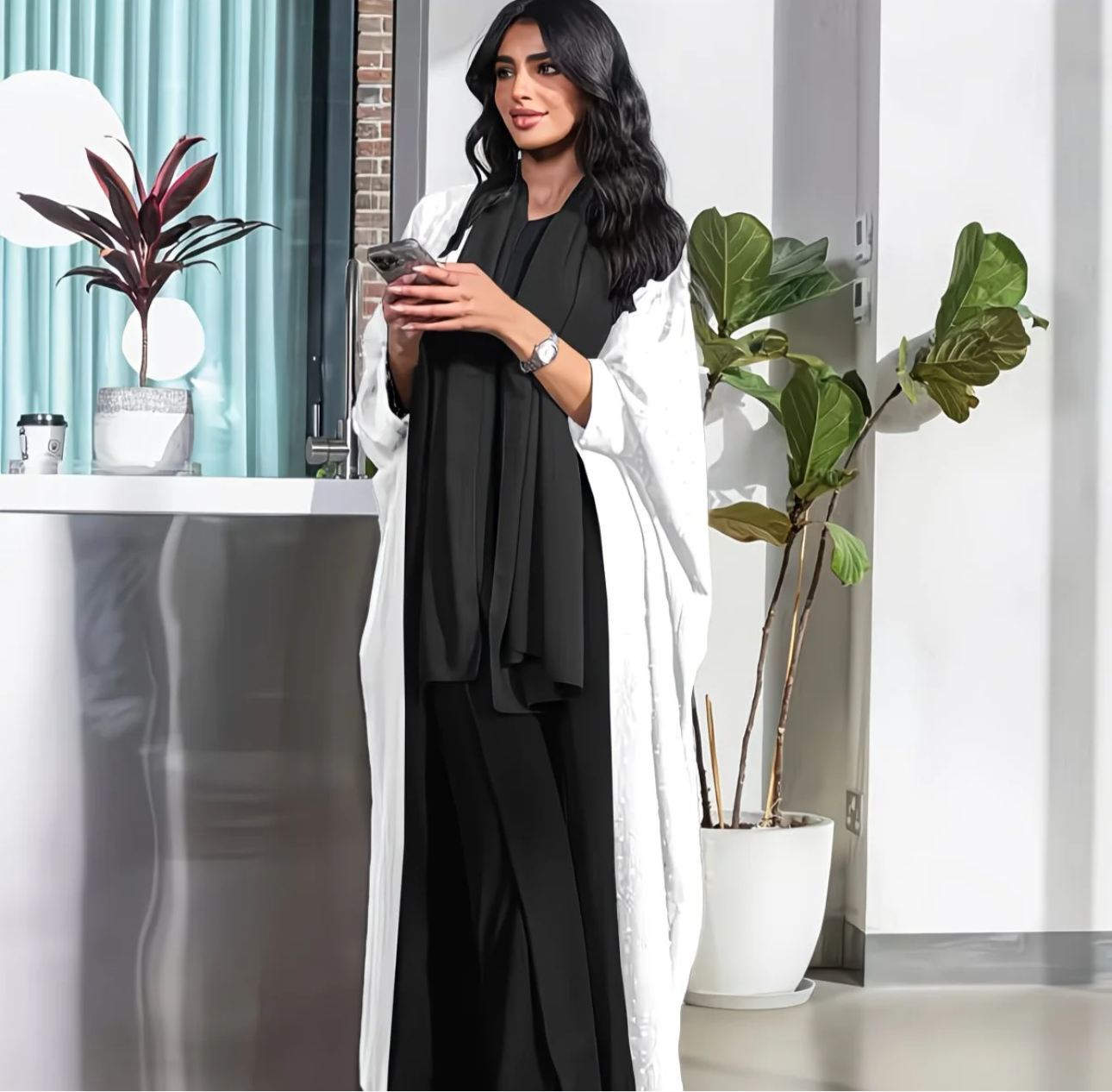Abaya Amira — Élégance Satinée et Raffinement Moderne