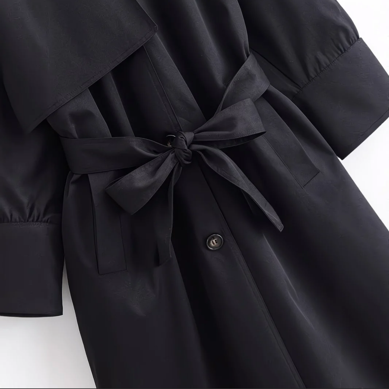 Trench long noir élégant avec ceinture – Style minimaliste et intemporel