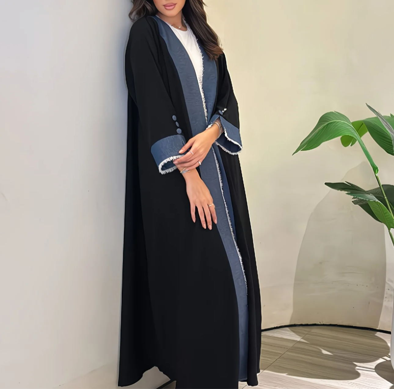 Abaya Layna — Élégance Contrastée et Modernité Délicate
