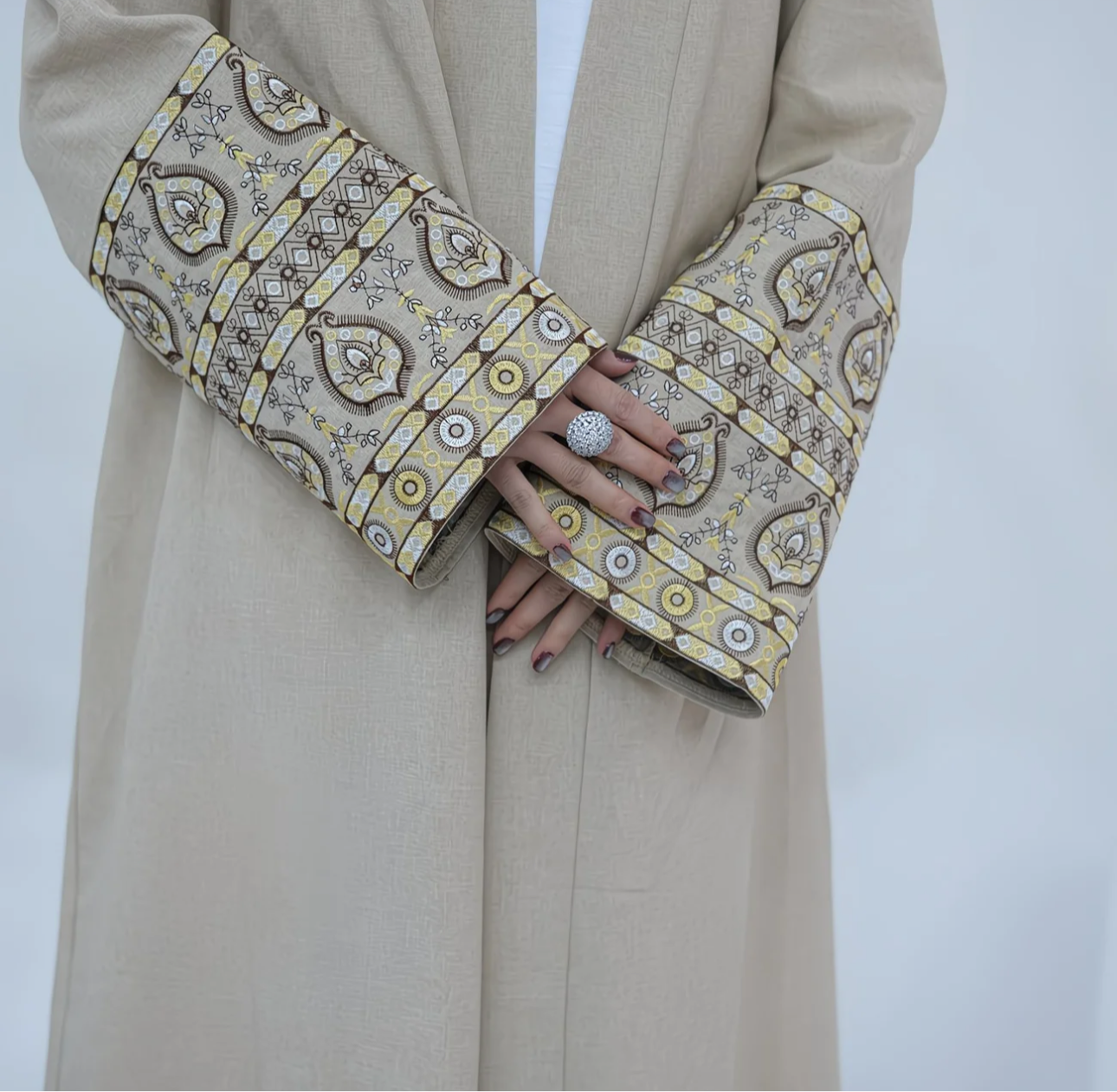 Abaya Amira — Élégance Bohème & Broderies Précieuses