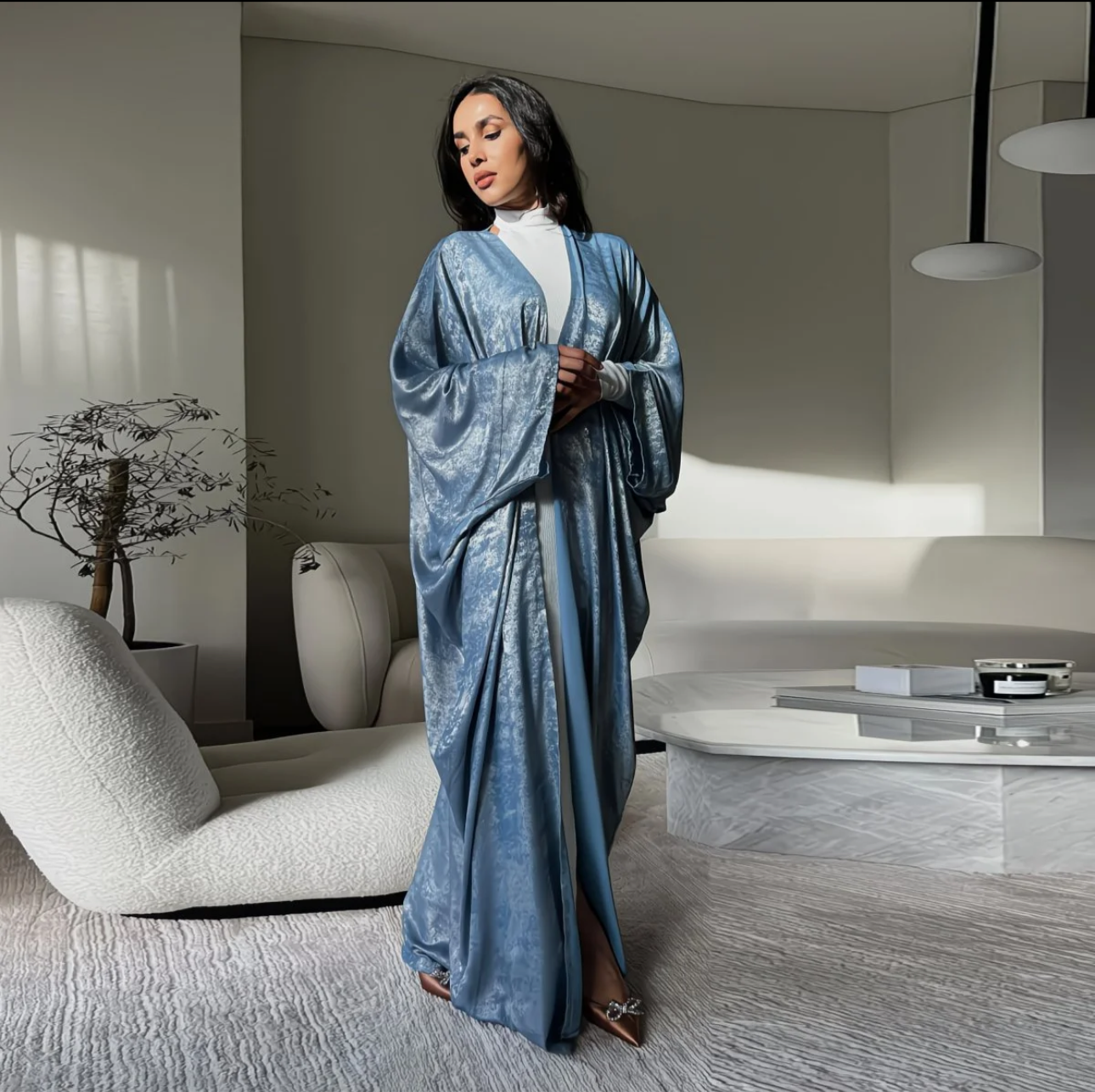 Abaya Samira — Élégance Satinée & Reflets Dorés