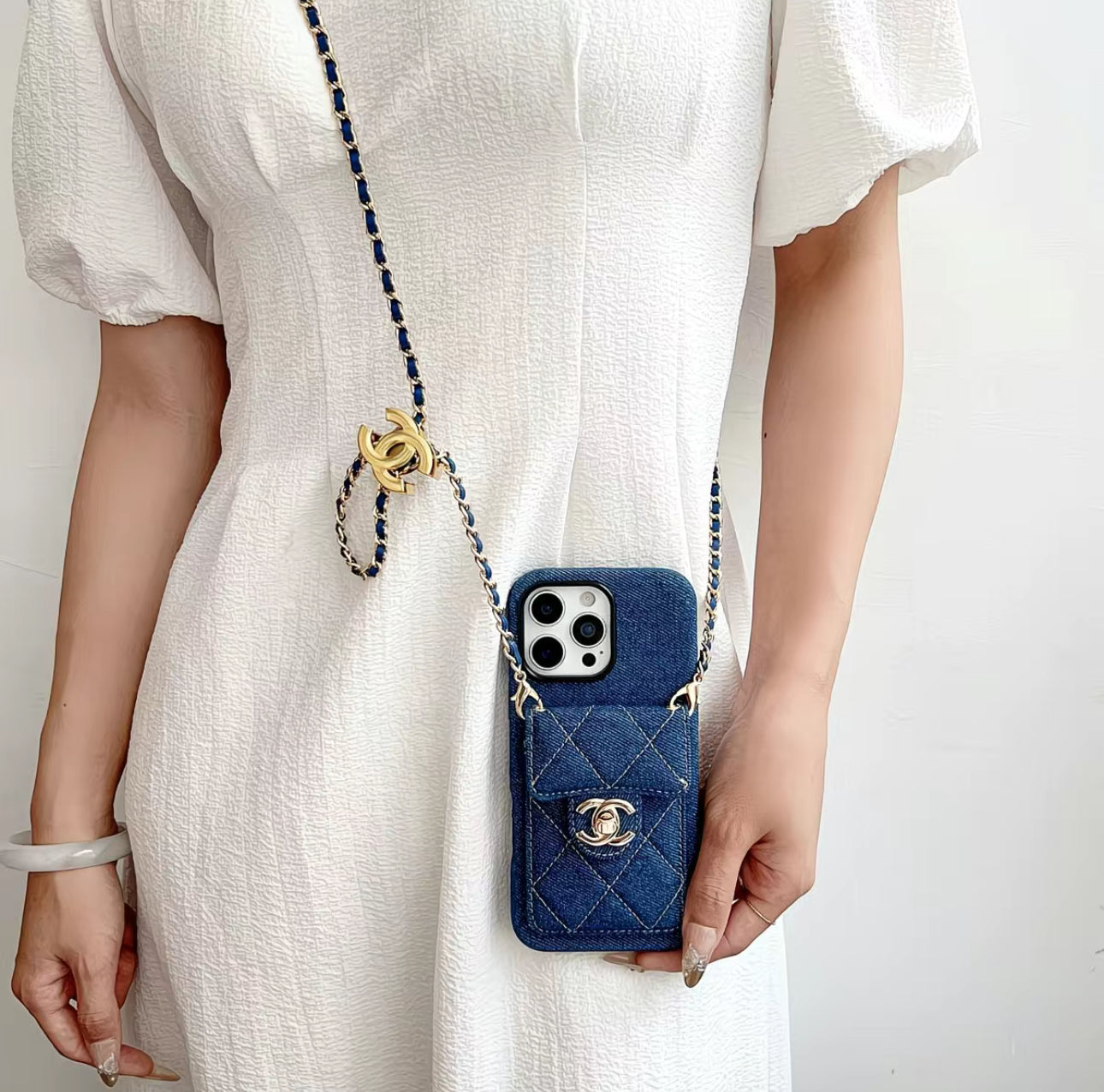 Coque de Téléphone en Denim Matelassé avec Pochette & Chaîne – Style Haute Couture