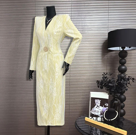 Manteau Long Jaune Élégance – Motif Texturé