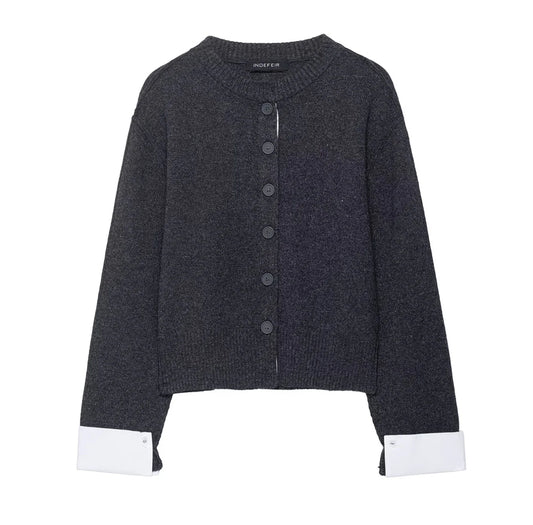 Cardigan gris court avec revers de manches contrastés – Chic minimaliste