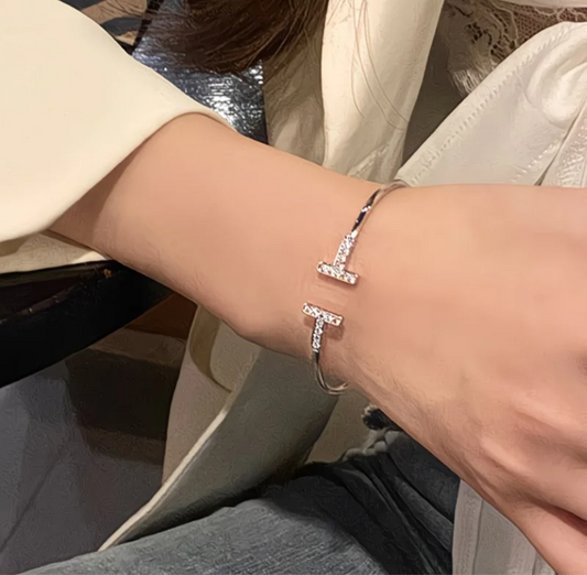 Bracelet “Double T Élégance”