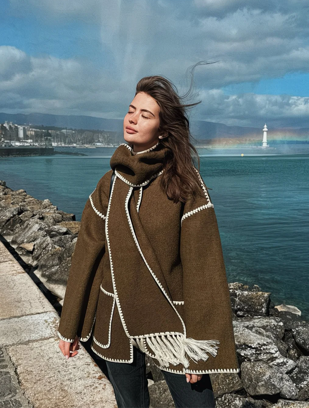 Cape Manteau Velora Paris – Élégance Sculpturale à Franges