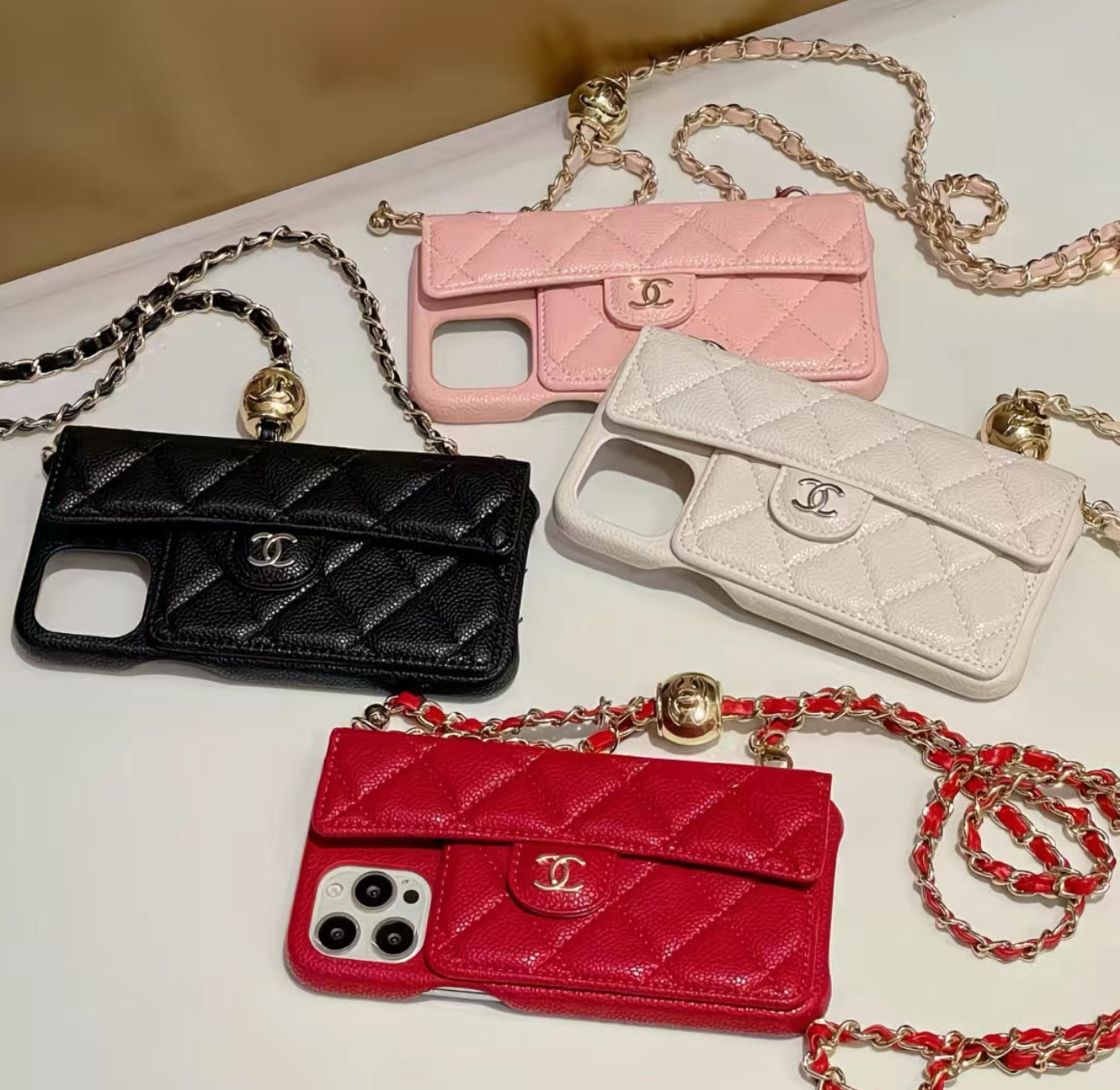 Coque de Téléphone Matelassée Premium avec Pochette intégrée & Chaîne – Style Haute Couture