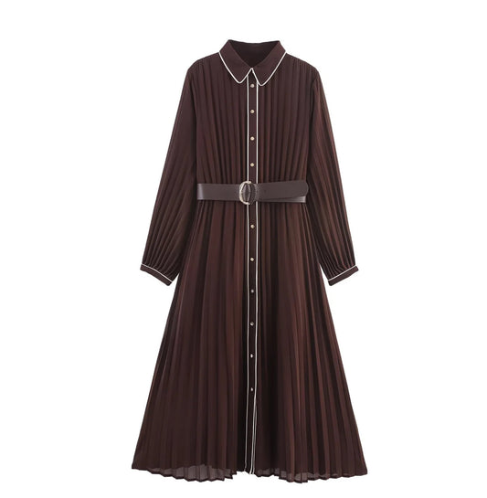 Robe longue plissée marron avec ceinture