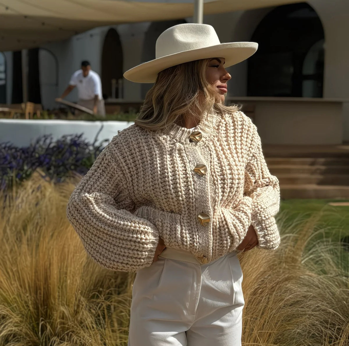 Cardigan Court en Maille Épaisse – Boutons Dorés Signature