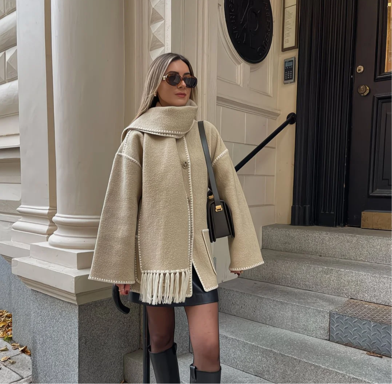 Cape Manteau Velora Paris – Élégance Sculpturale à Franges