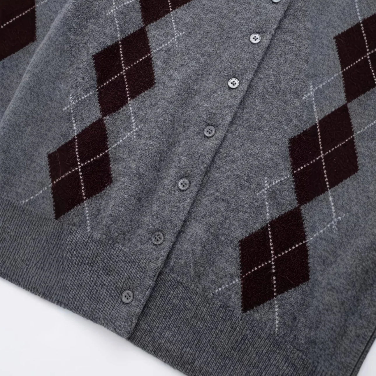 Gilet en maille à motif losanges – Gris & Bordeaux