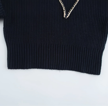 Pull bleu marine à col foulard – Détail contrasté chic