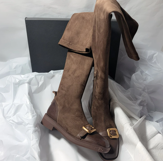 Bottes Stretch à Boucle Dorée – Élégance Contemporaine