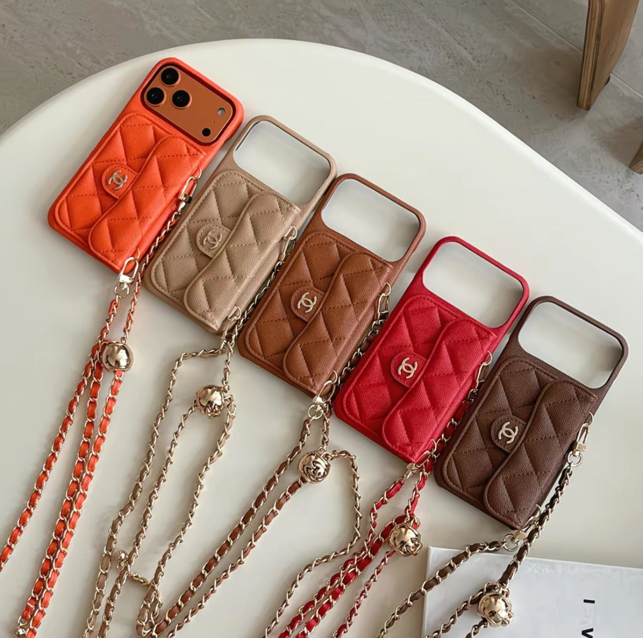 Coque de Téléphone Matelassée avec Mini Pochette & Chaîne – Style Luxe Premium