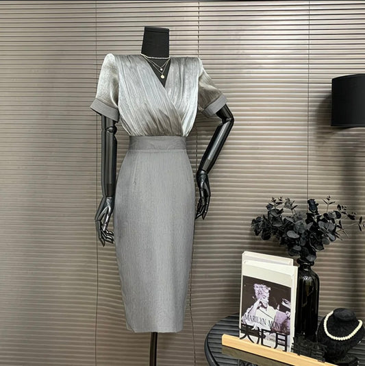 Robe Signature – Élégance Satinée