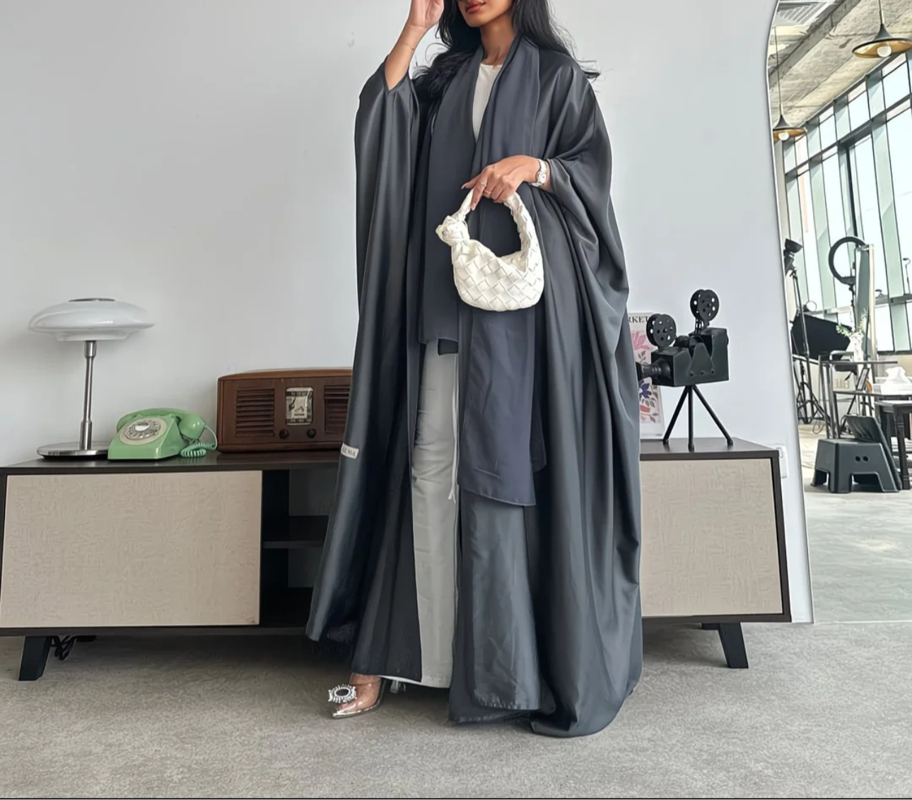 Abaya Éclipse — Élégance Fluide et Moderne