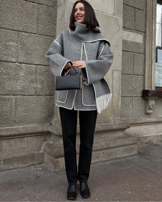 Cape Manteau Velora Paris – Élégance Sculpturale à Franges