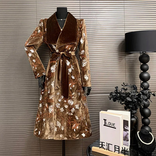 Robe Signature – Élégance Dorée