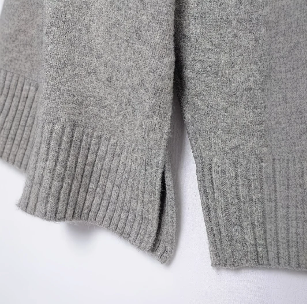 Pull en Maille à Col Montant – Style Minimaliste Chic