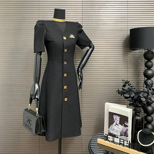 Robe Signature Noire – Élégance Structurée