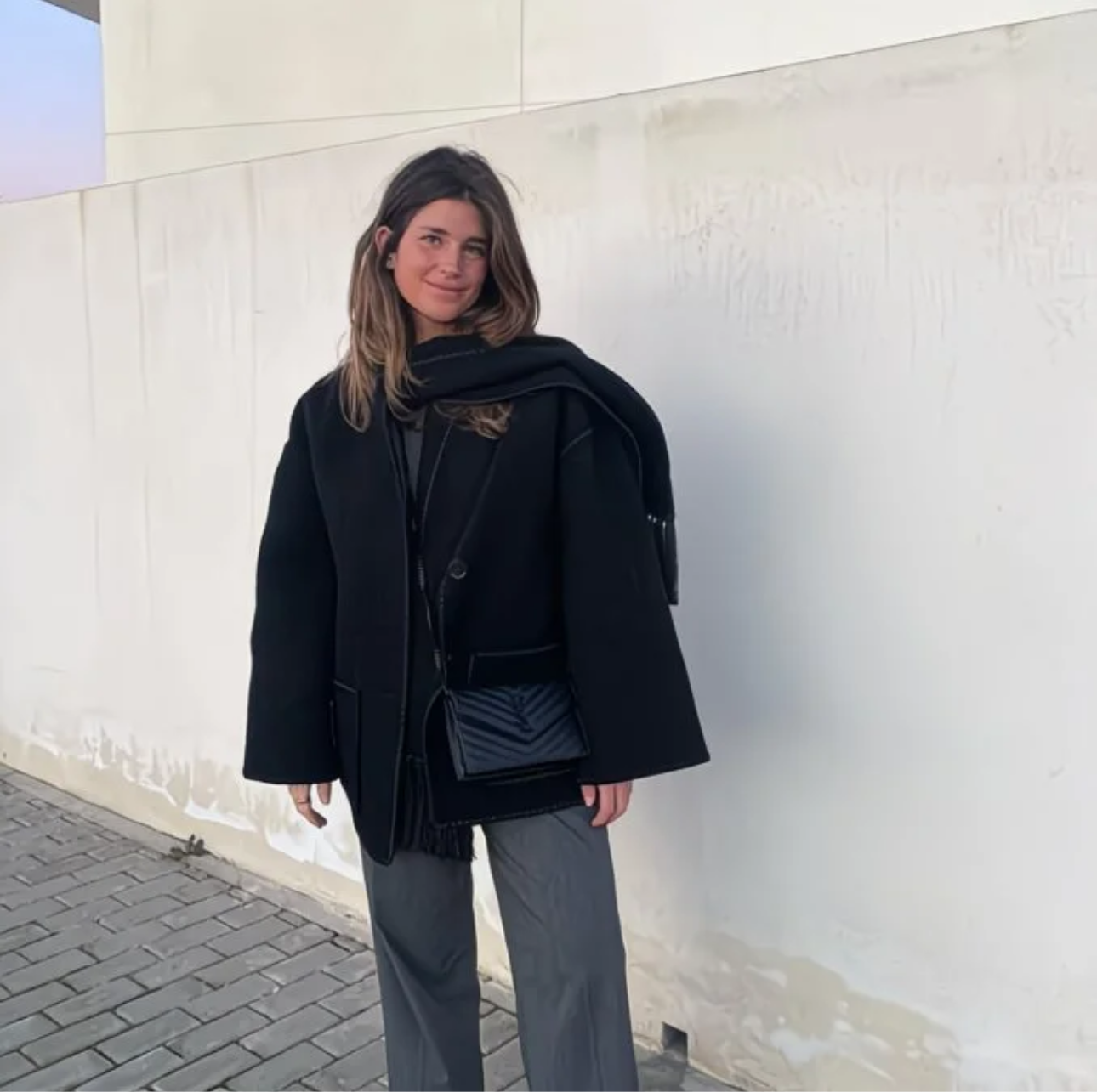 Cape Manteau Velora Paris – Élégance Sculpturale à Franges