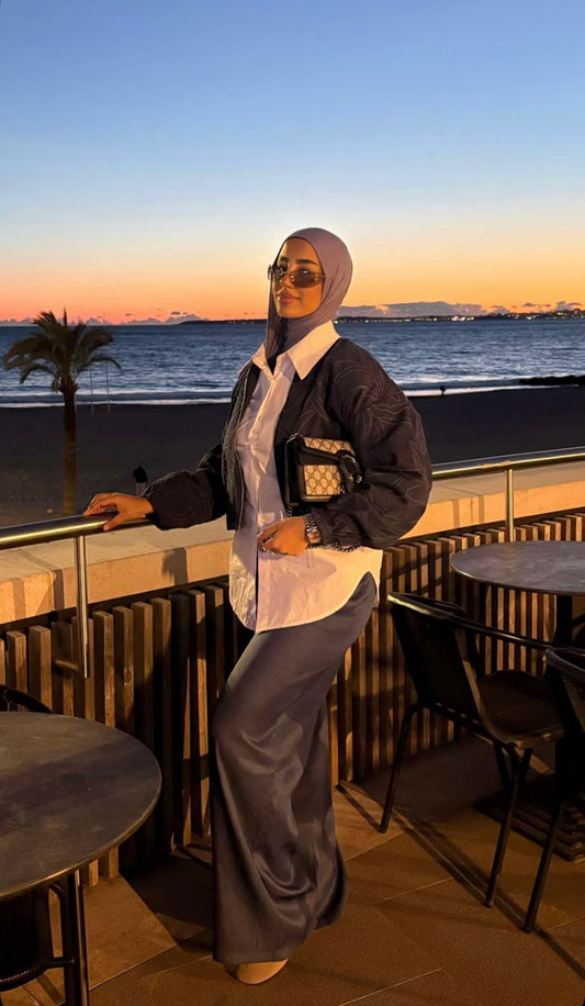 Veste courte suédée à motif floral en relief